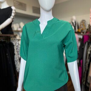WGS56 White or Green V Neck Top